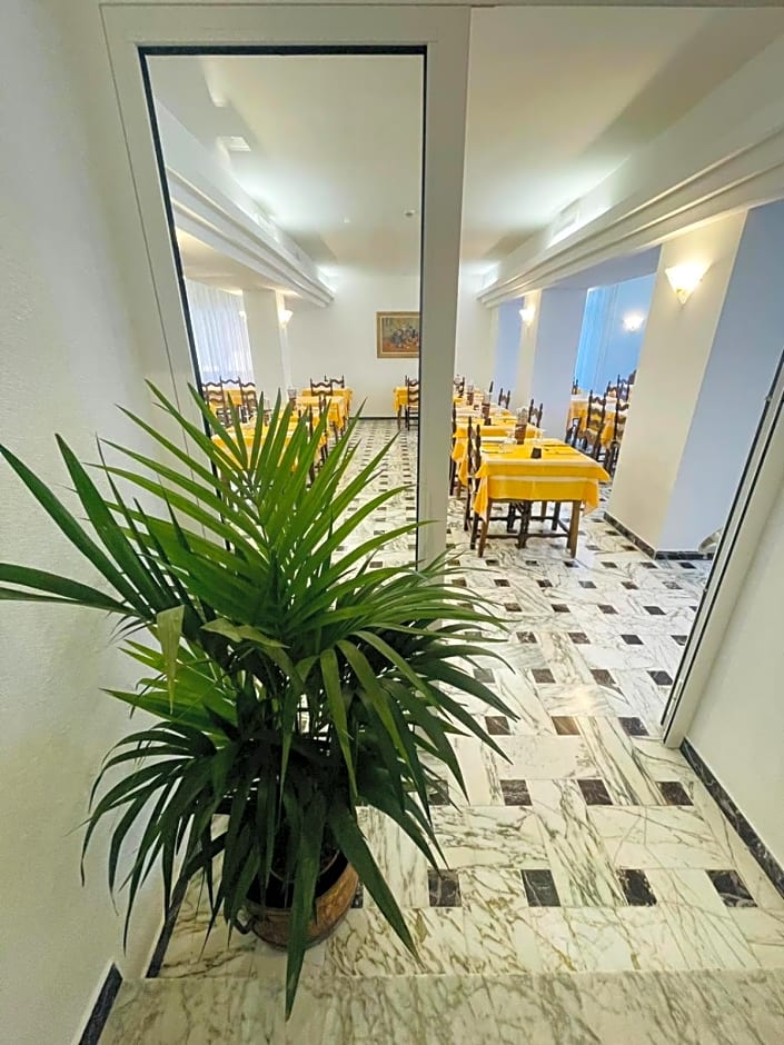 Hotel Dora