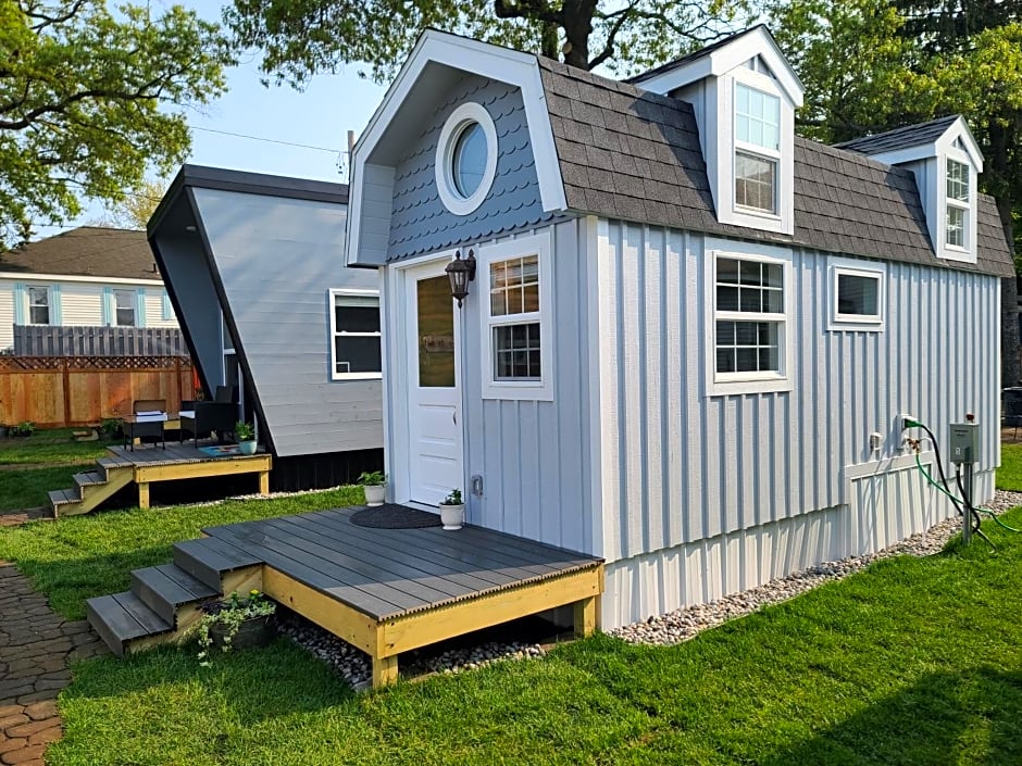 Tiny Digs Lakeshore - Tiny House Lodging