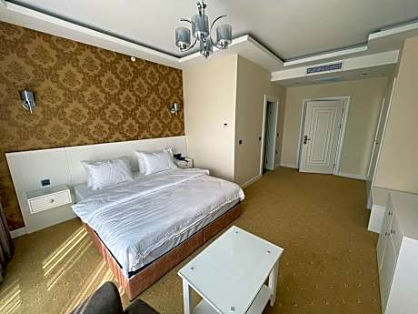 Deluxe Mountain View