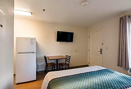 Studio Queen Room Disability Access Non-Smoking