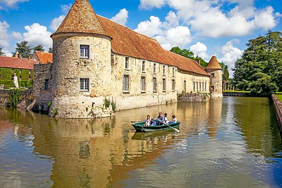 Chateau De Villiers-Le-Mahieu