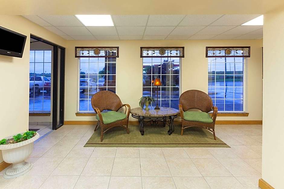 Days Inn by Wyndham Shawnee