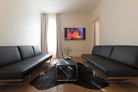 Annex Luxury Suite with Steam Bath and Jacuzzi