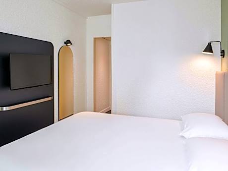 Standard  Room with 1 Double bed and 1 Sofa Bed
