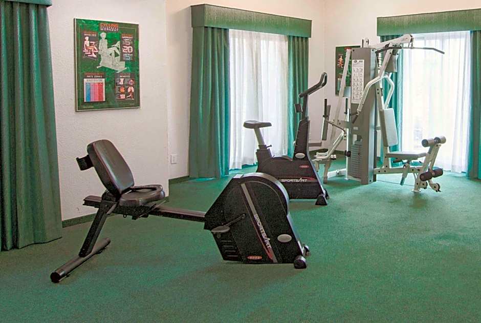 La Quinta Inn & Suites by Wyndham Indianapolis Airport Lynhurst