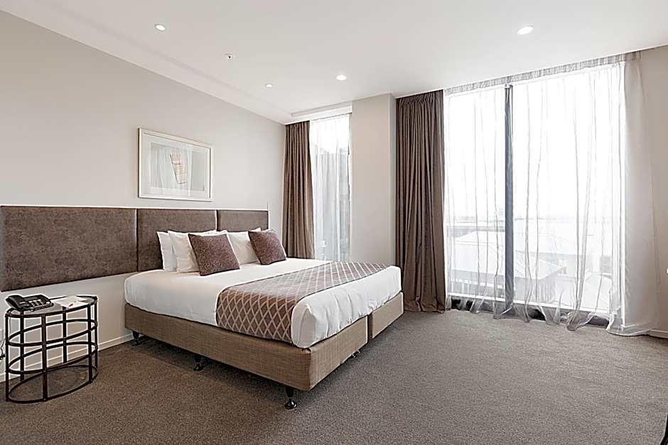 Ramada Suites Victoria Street West