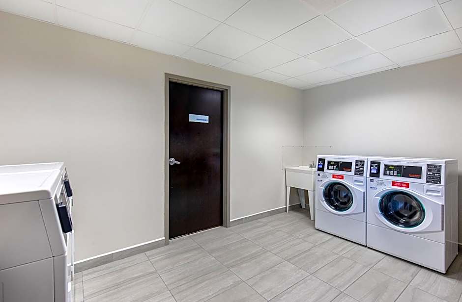 Holiday Inn Express & Suites - Cleveland Northwest By IHG