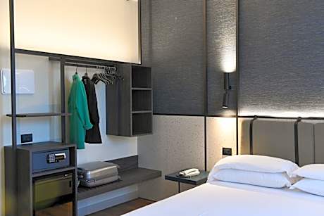 Superior Double or Twin Room with Balcony, Beach Access and Parking