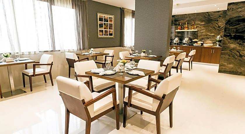 Emirates Plaza Hotel