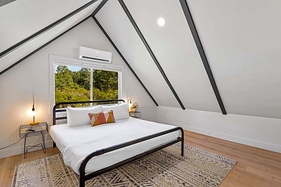 Basecamp Lodge