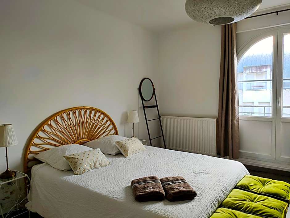 A La Villa Perroy les chambres sont spacieuses et les petit-déjeuners offerts