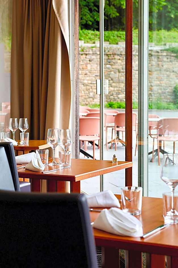 Logis Hôtel Du Château - Combourg, Proche Saint-Malo