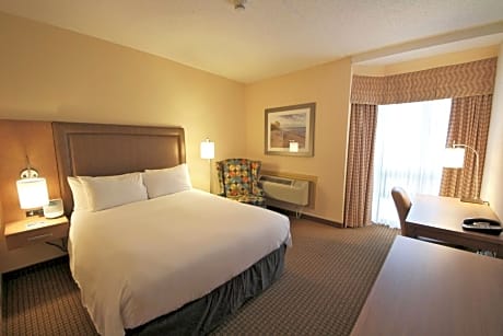 Queen Room with Spa Bath - Non-Smoking