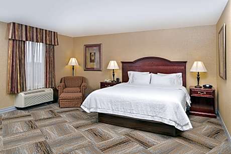 1 King Studio Whirlpool Non-Smoking