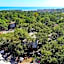 5 stars Peaceful Condo - 7 min walk to the beach
