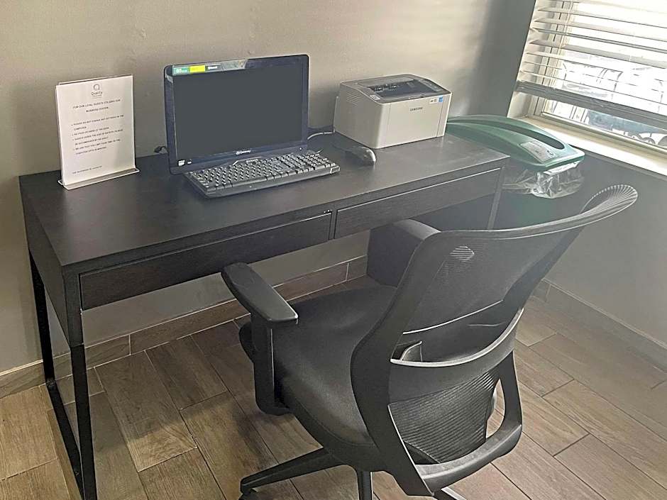 Quality Inn & Suites Cincinnati Sharonville