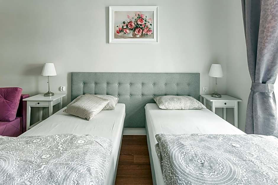 Babel Hostel, Dworzec PKP, Rynek