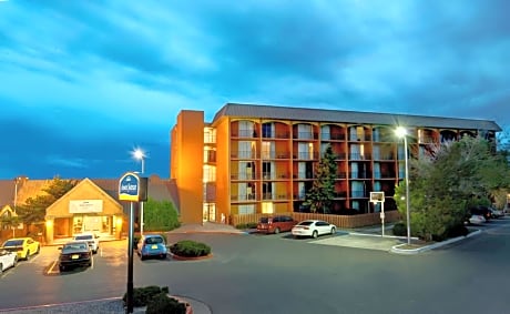 Howard Johnson by Wyndham Albuquerque Midtown