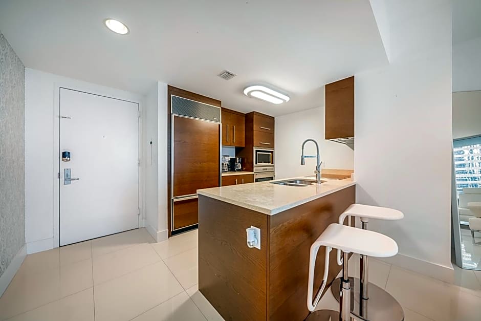 Amazing Ocean View! 2BR Condo Icon Brickell