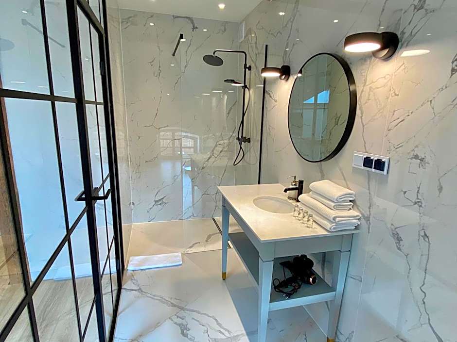 Zamek Sarny - Schloss Scharfeneck