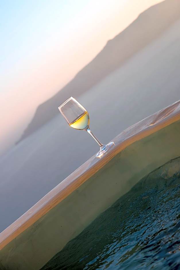 Pearl on the Cliff Hotel & Suites