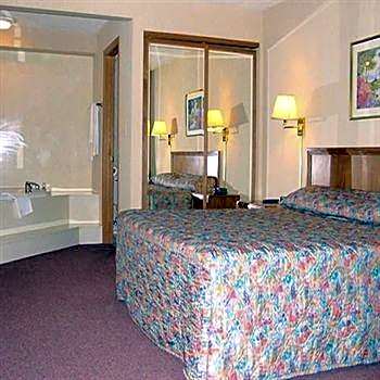 Red Carpet Inn North Chicago