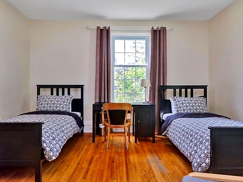 Wind & Waves - Wellington waterfront with Satellite TV & fire pit