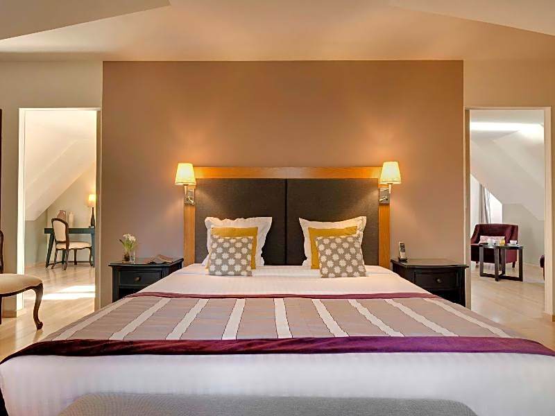 Hotel Castel Maintenon - Handwritten Collection