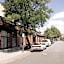 Inner-city 2 bedroom apartment - perfectly located