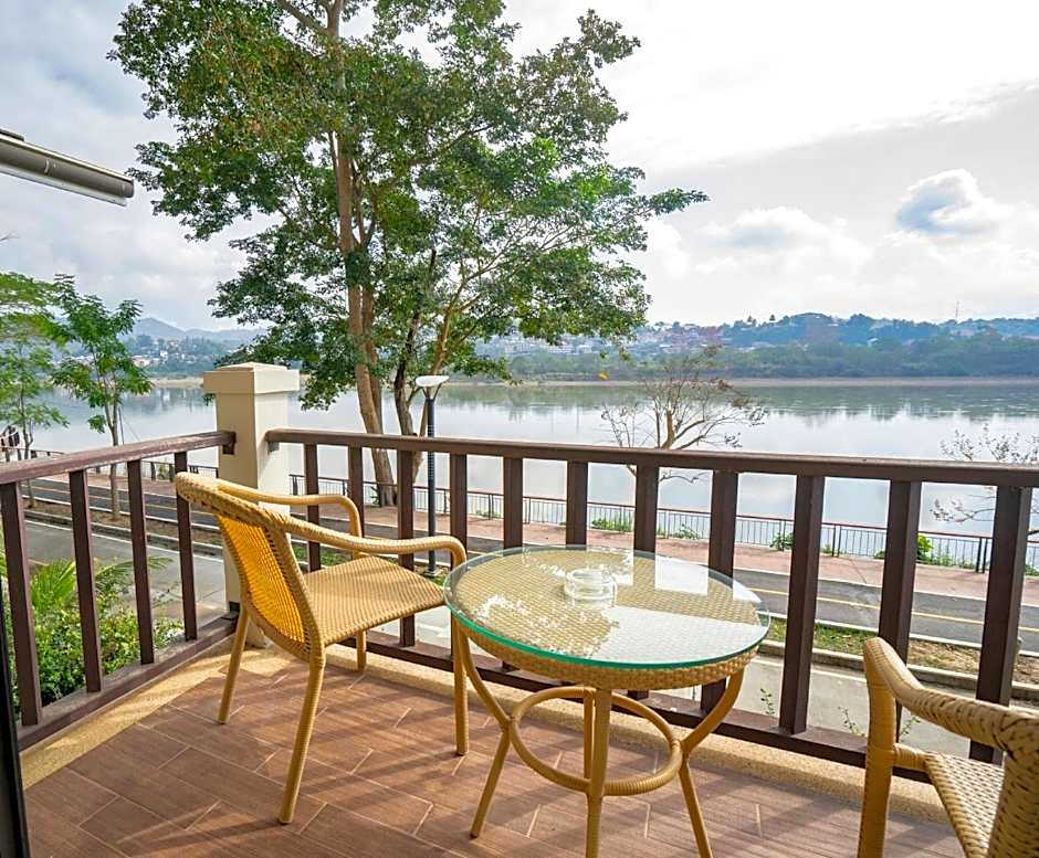 Chiangkhong Teak Garden Riverfront Hotel