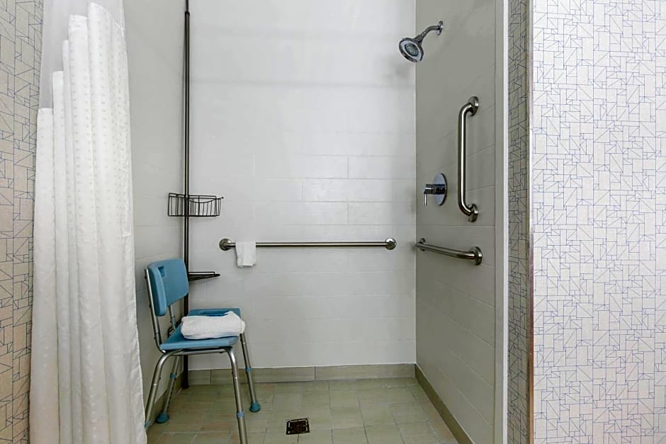 Holiday Inn Express & Suites Chicago West - St Charles By IHG