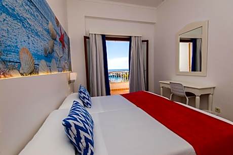 Triple Room with Sea View