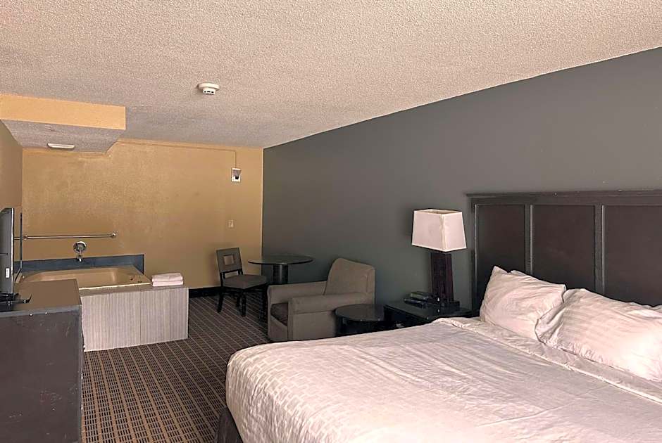 Days Inn & Suites by Wyndham Norton Shores/Muskegon