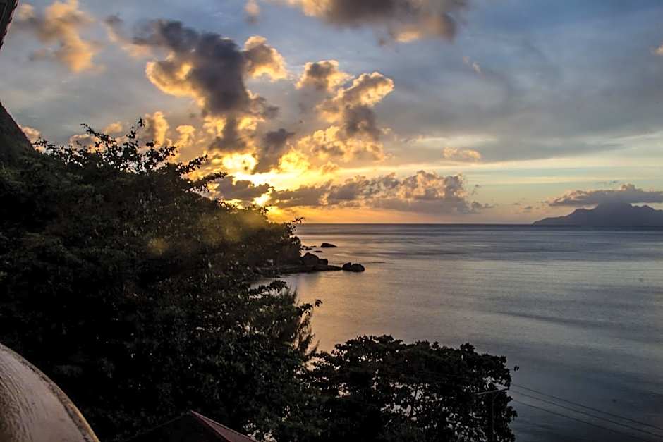 Treasure Cove Hotel & Restaurant