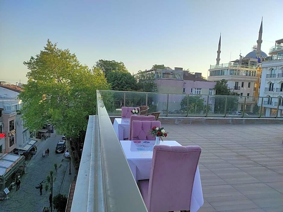 Magnaura House Hotel