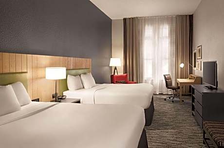Queen Room with Two Queen Beds and Roll-In Shower - Non-Smoking