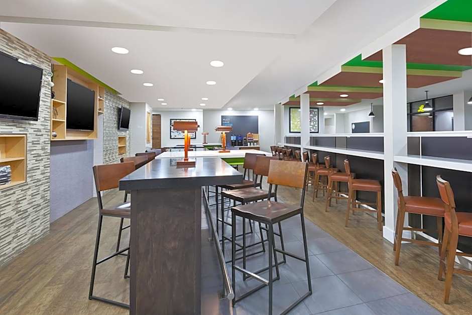 Holiday Inn Express Winnipeg Airport - Polo Park By IHG