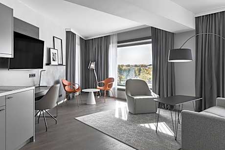 Family Suite, Suite, 1 Queen, Sofa bed, Corner room