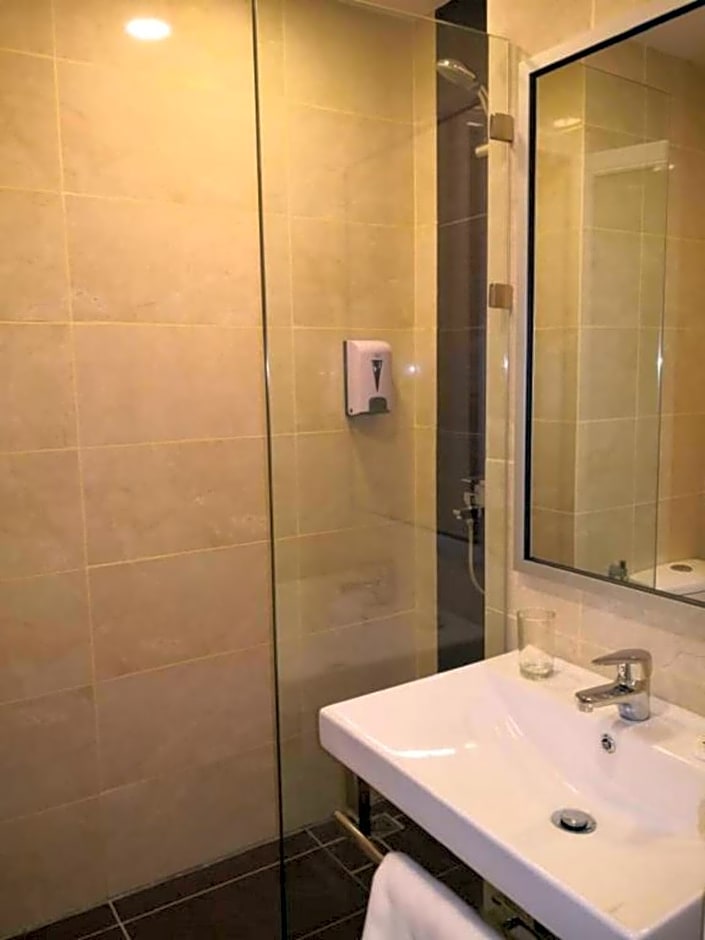 Walk In Hotel