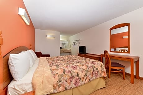 1 King Bed Non-Smoking
