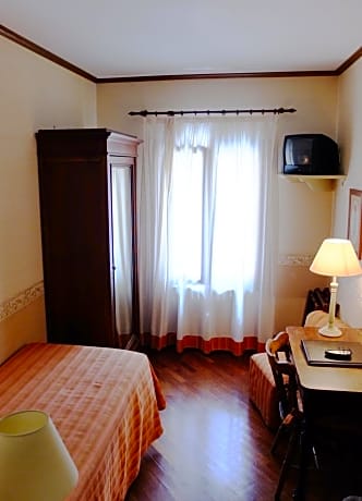 Single Room with Private External Bathroom