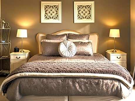 Deluxe King Room with Balcony and Sea View