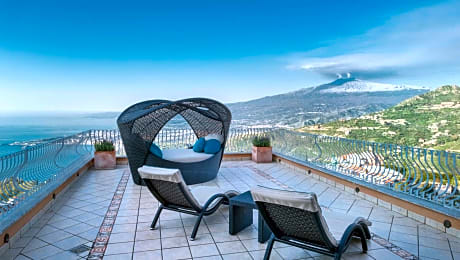 Deluxe Suite with Sea View