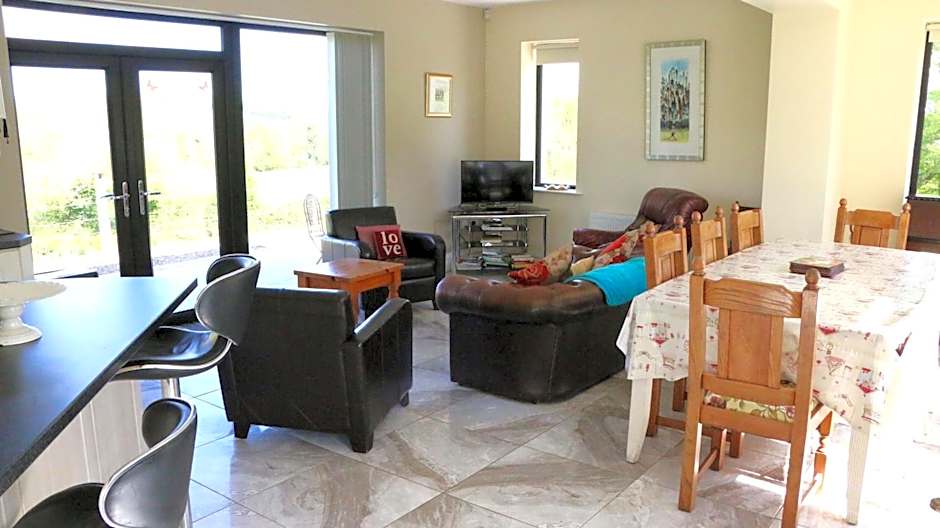 Emy Lakehouse - near Castle Leslie, Glaslough