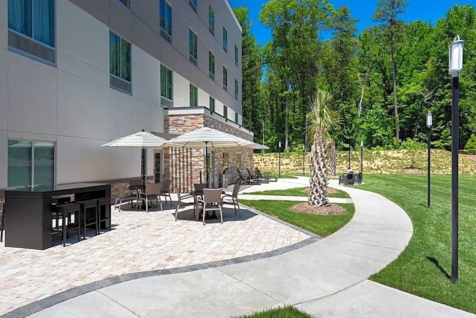 Holiday Inn Express & Suites Charlotte Airport By IHG