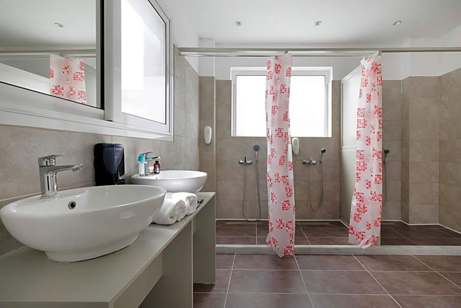 Local Hostel & Suites