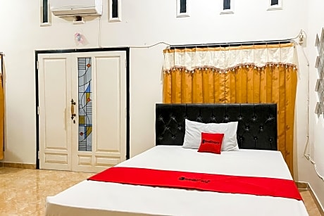 RedDoorz Syariah At Santana Stasiun Kepanjen