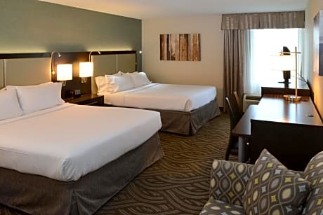 Standard Queen Room with Two Queen Beds and Tub - Mobility/Communications Accessible