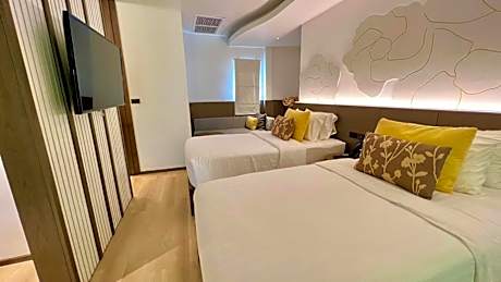 Villa with Garden View