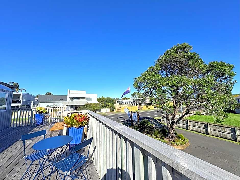 Baileys At The Beach Motel